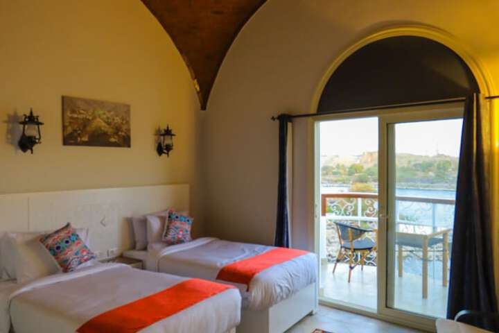Room 5 of 38