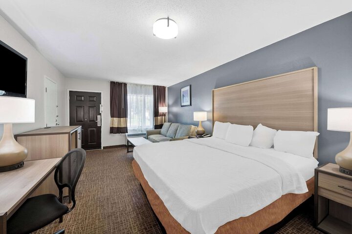 Suite 2 Double Beds Accessible (1 of 15)