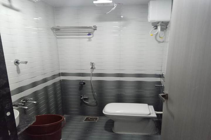 Room 10 of 13