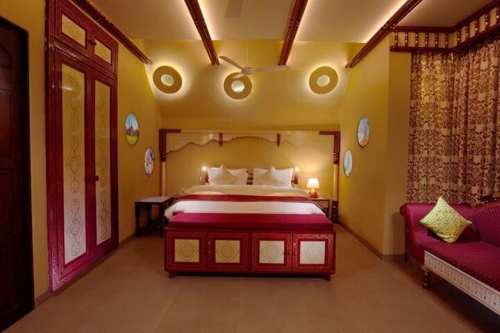 Room 35 of 81