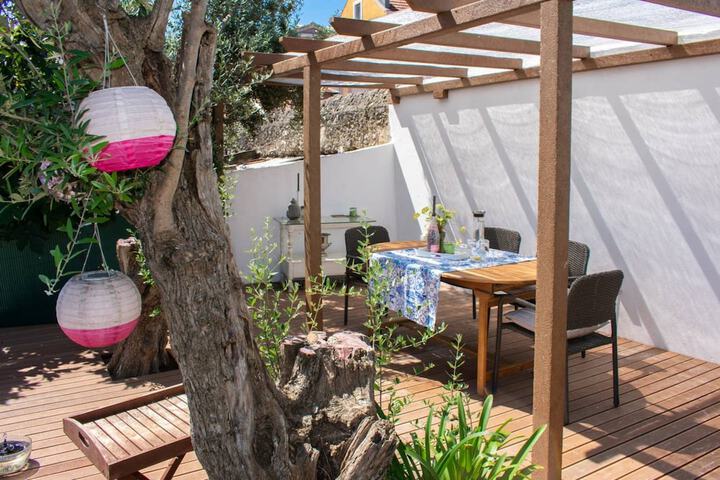 Stunning Duplex With Sunny Garden