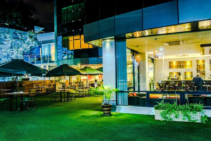 Hotel Exterior 142 of 149