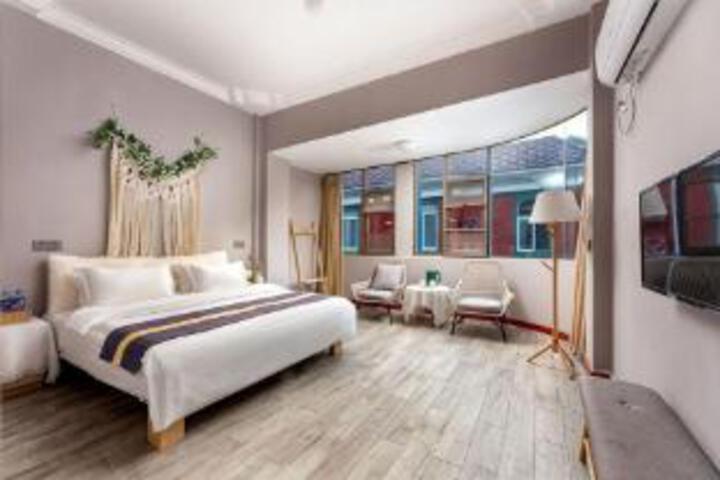 Room 6 of 7