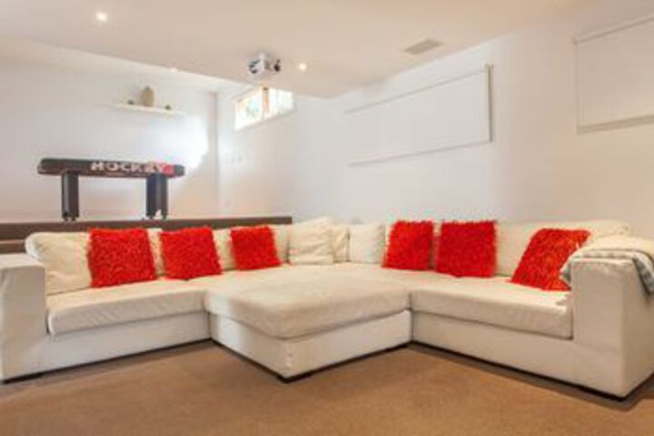 Room 16 of 19