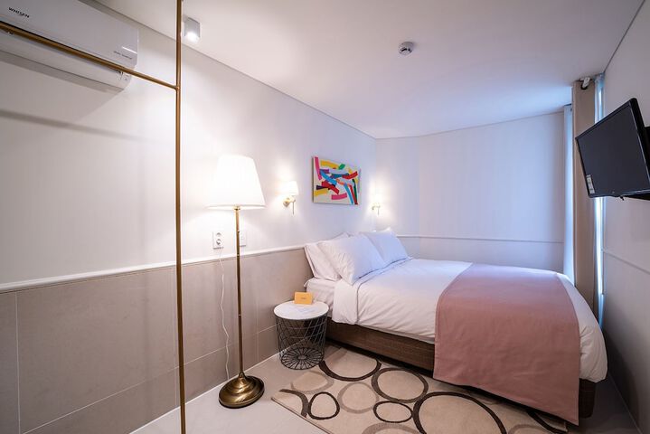 Room 3 of 96