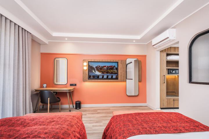 Room 15 of 40