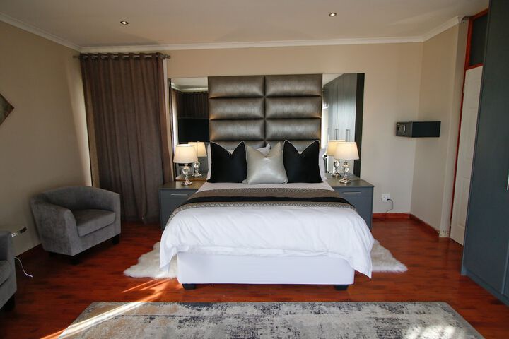 Room 4 of 25