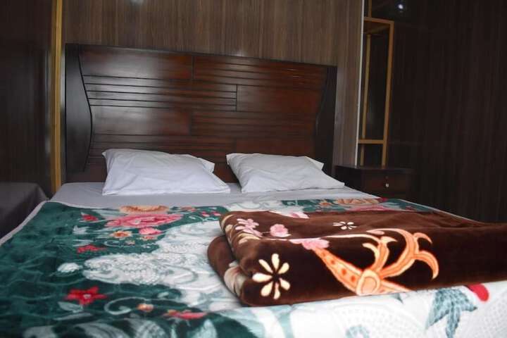 Room 10 of 25