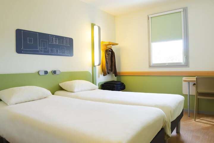 Room 9 of 39
