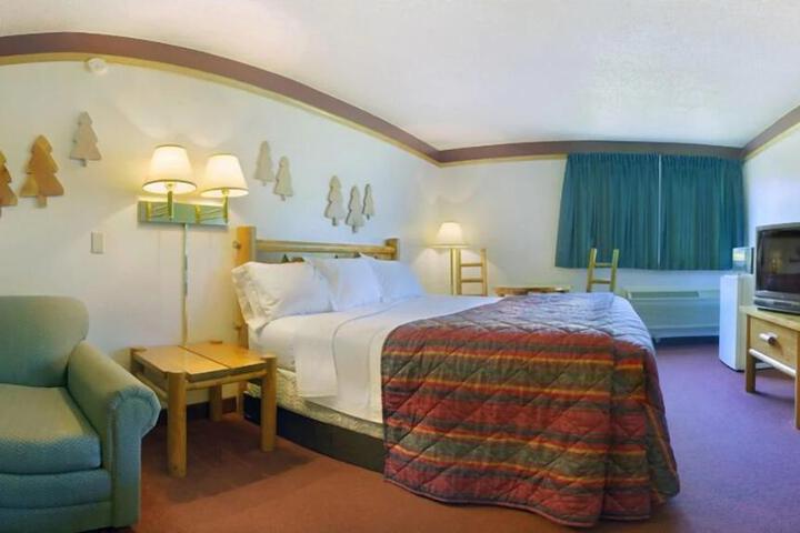 2 Queen Beds (2 of 28)