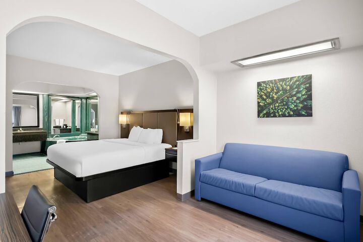 Room 35 of 68