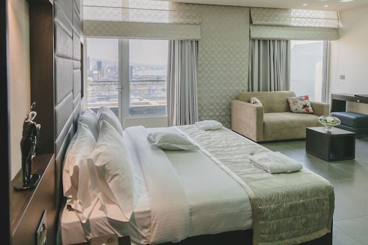 Room 16 of 60