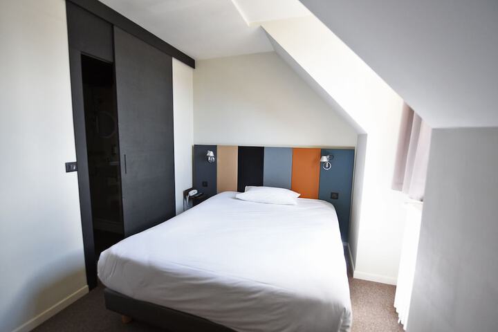 Room 3 of 21