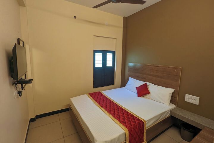 Room 13 of 25