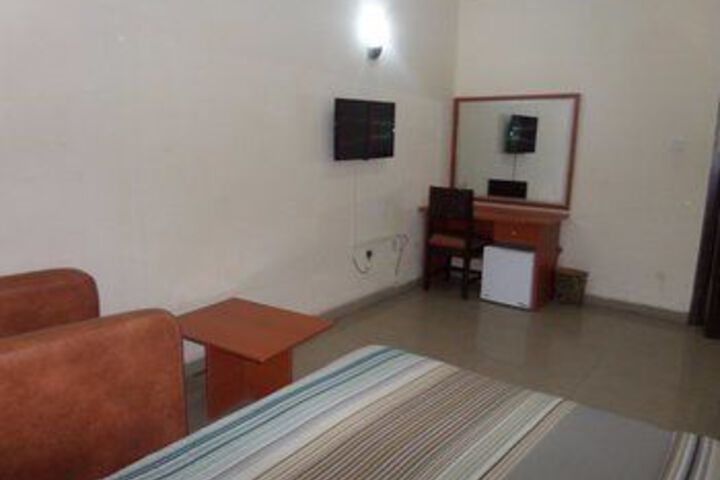 Room 25 of 43