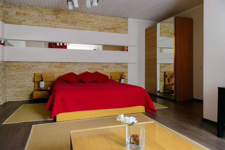 Room 6 of 191