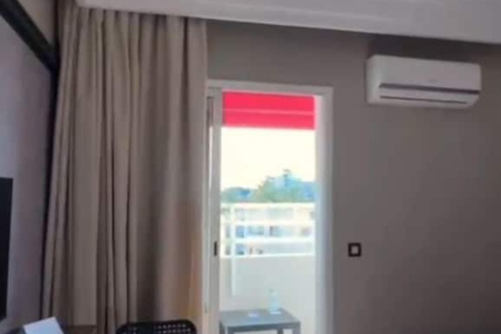 Lounge 5 of 25
