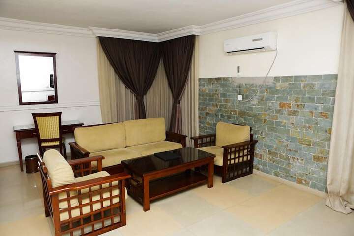 Room 10 of 36