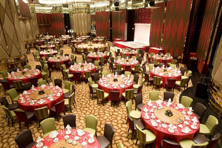 Ballroom/Hall 35 of 42