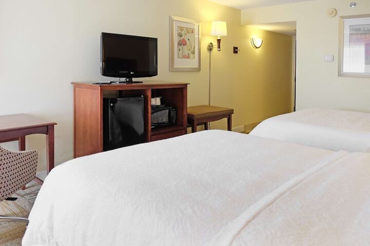 2 Queen Beds (6 of 6)