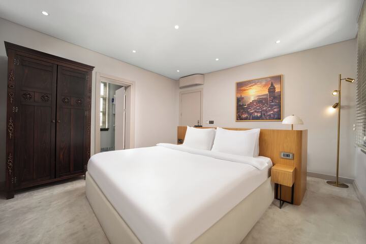 Room 15 of 40