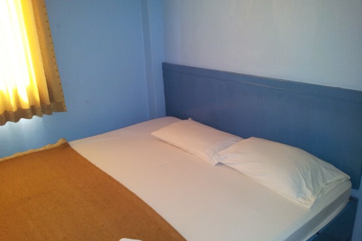 Room 6 of 32