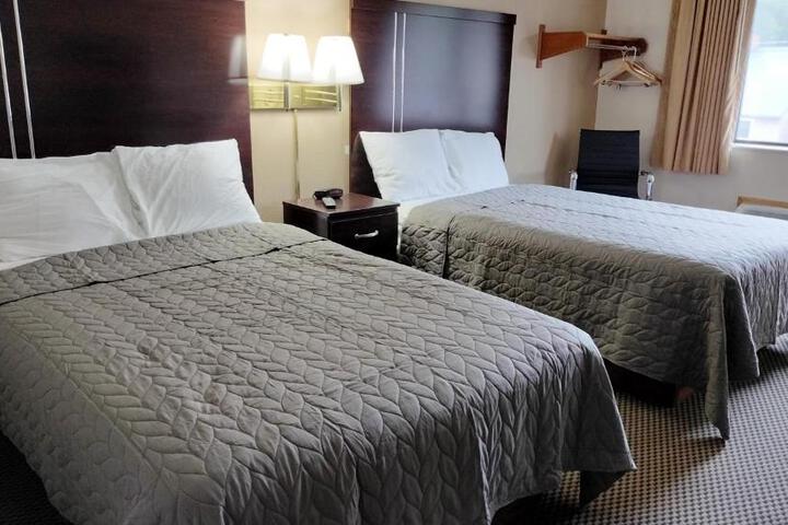1 King Bed (2 of 7)