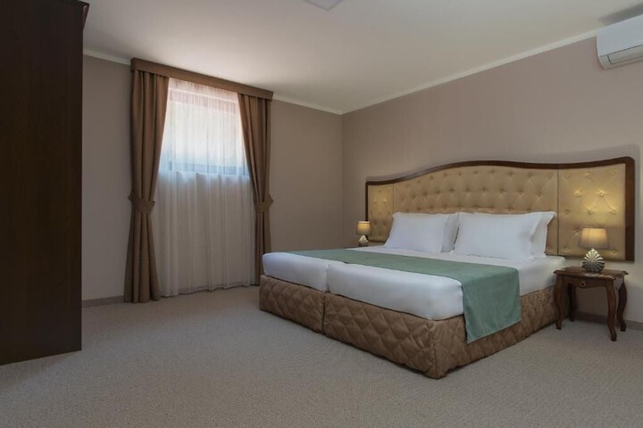 Room 7 of 38