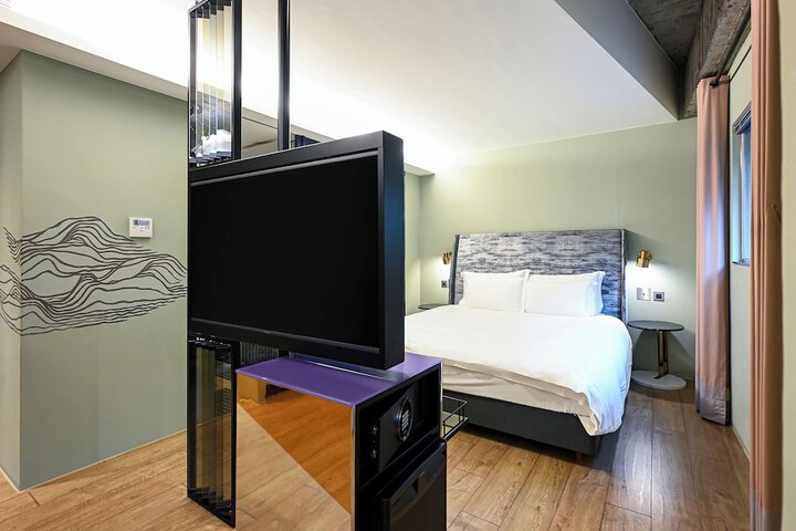 Room 44 of 141