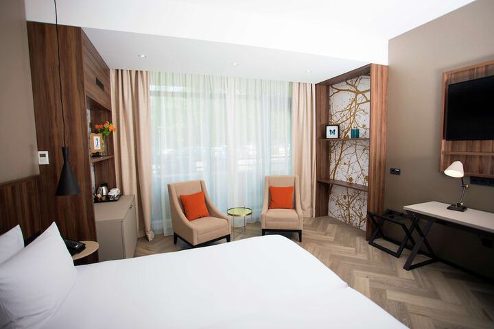 Room 10 of 76
