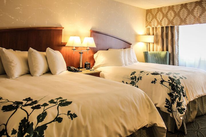 1 Queen Bed (5 of 8)