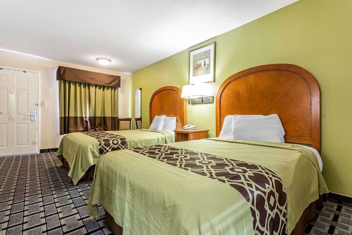 1 Queen Bed Accessible (6 of 12)