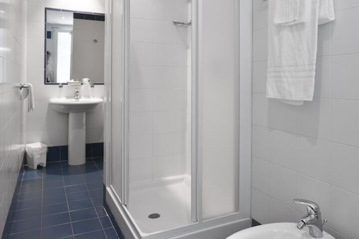 Room 16 of 25