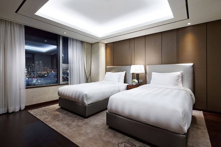 Room 12 of 45