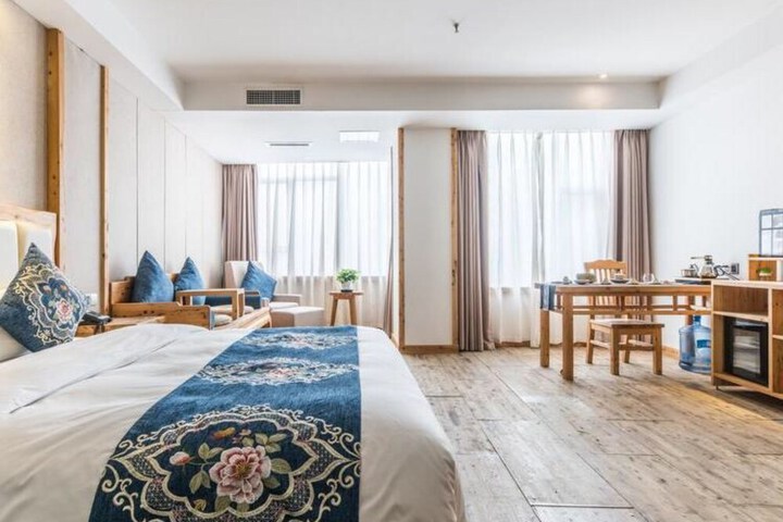 Room 3 of 25