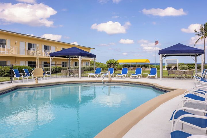 Pool 30 of 41
