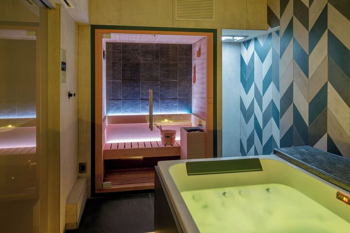 Room 40 of 185