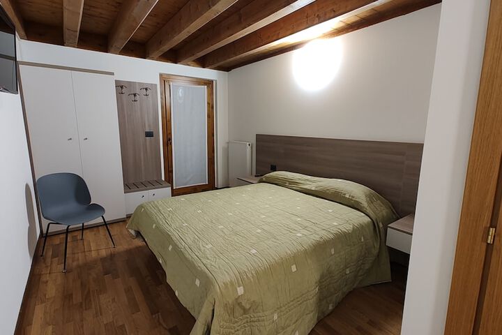 Room 8 of 51