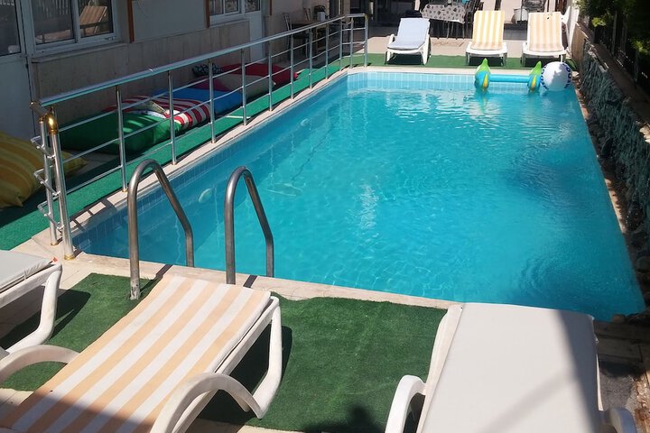 Pool 10 of 16