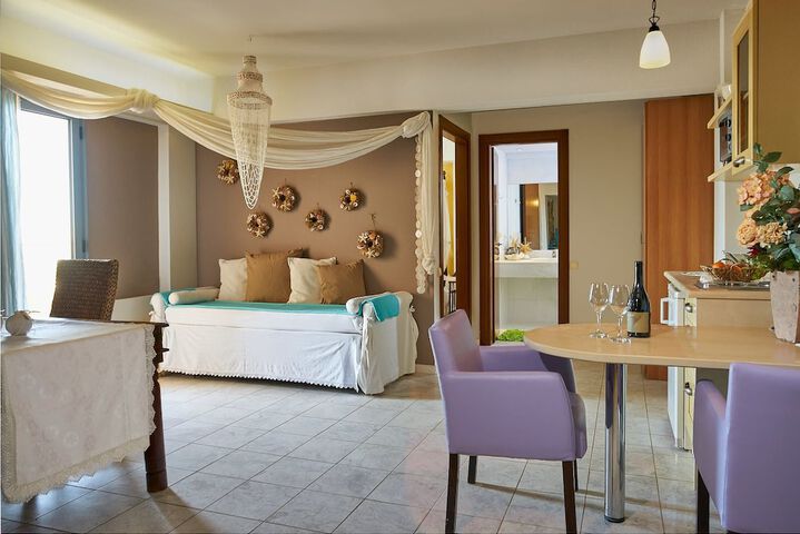 Room 43 of 67