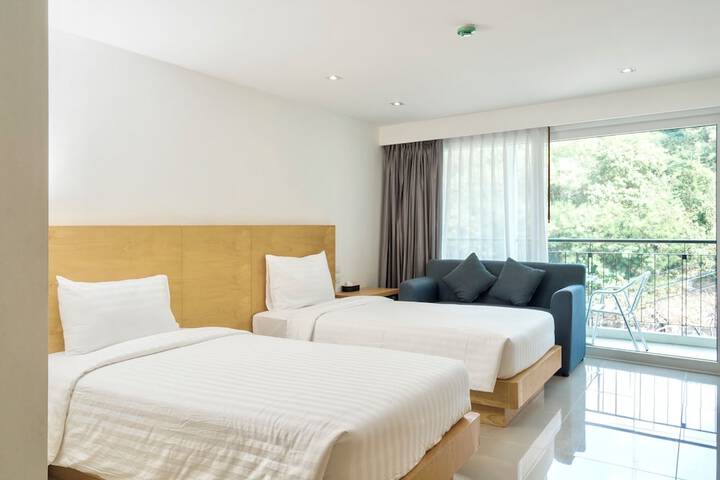 Room 18 of 120