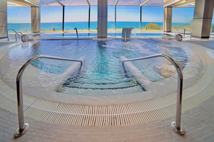 Hotel Pool