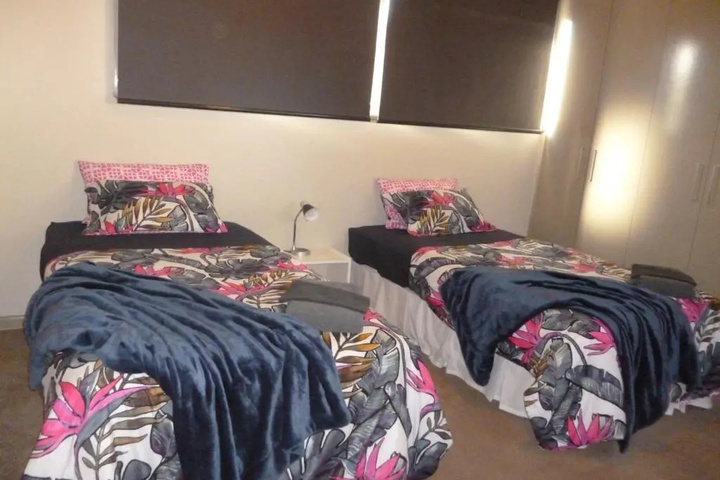 Room 4 of 12