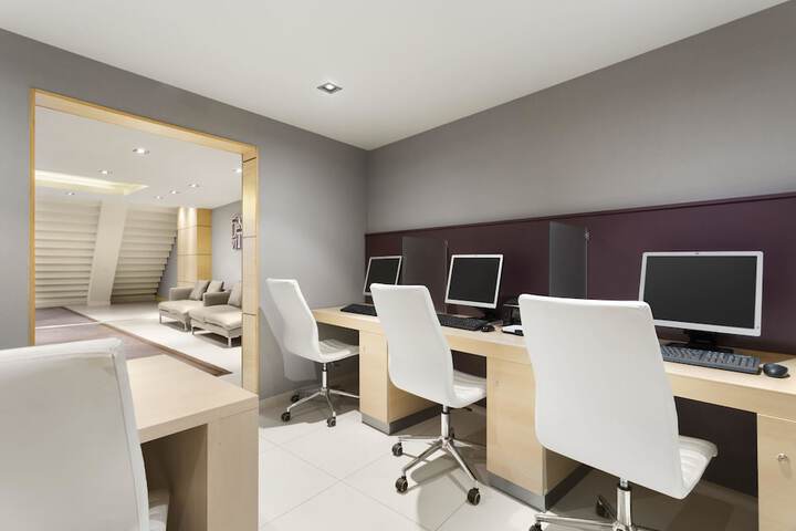 Business Center 26 of 26