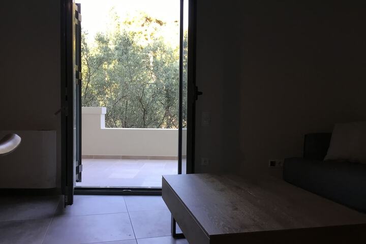 Room 21 of 34