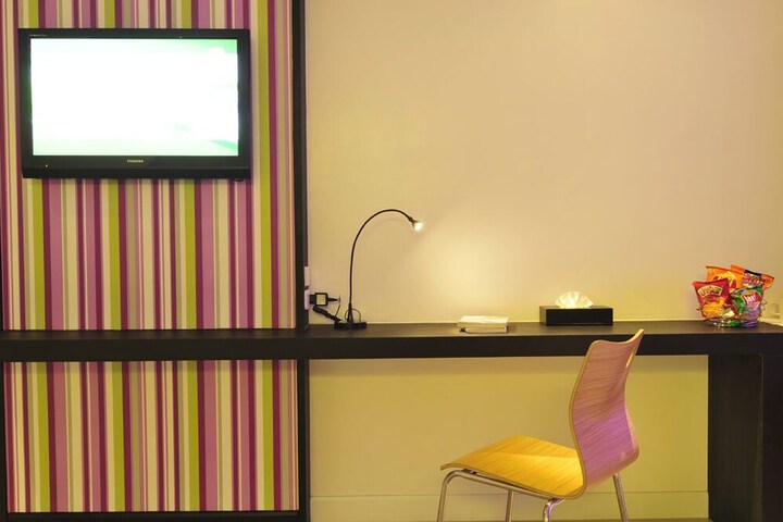 Room 17 of 34