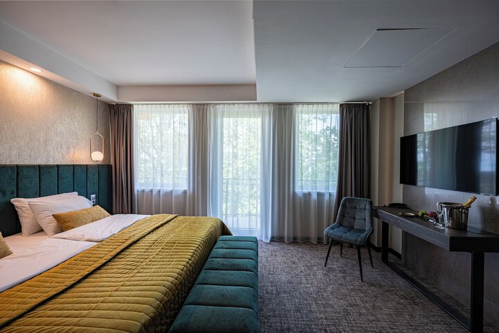 Room 32 of 68