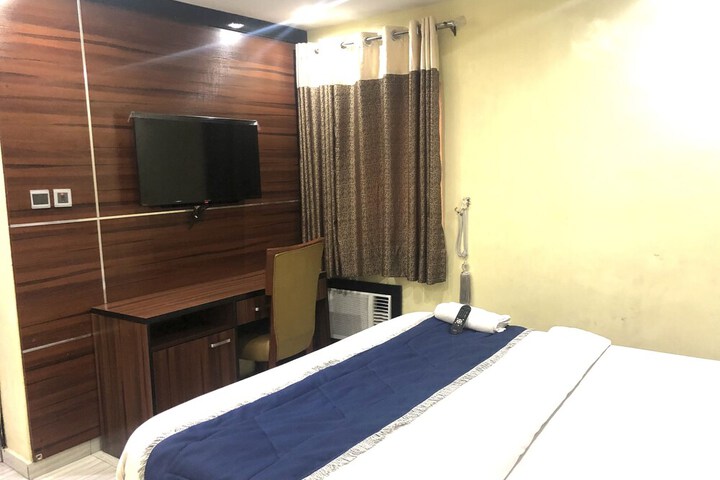 Room 4 of 27