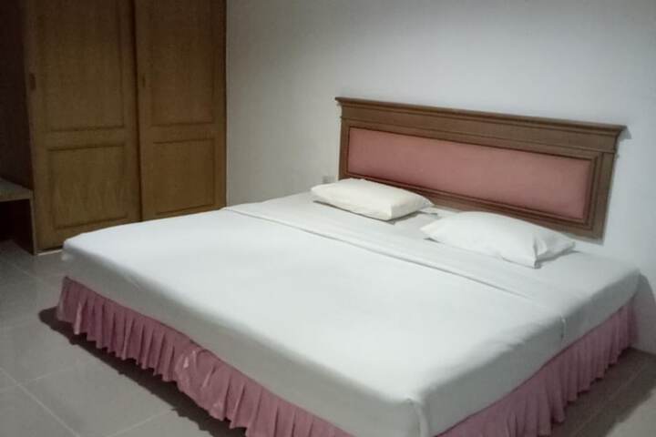 Room 17 of 32