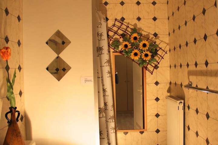 Room 8 of 18